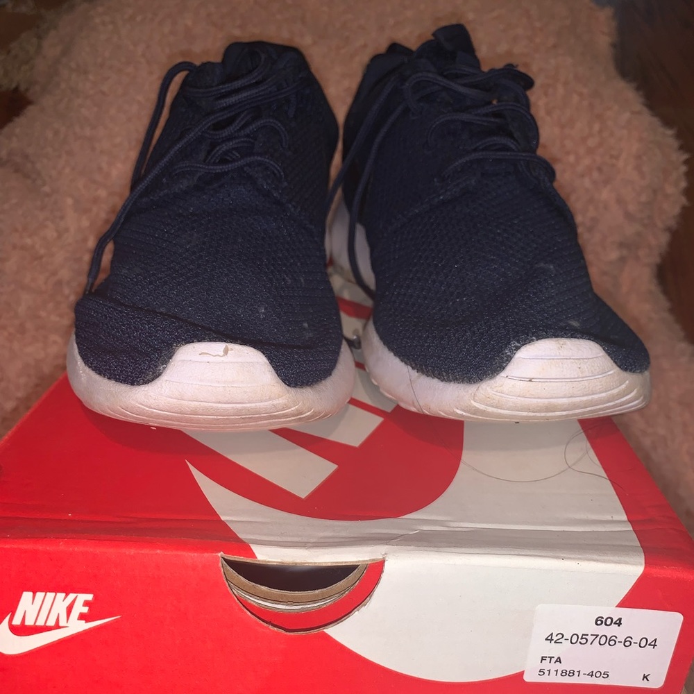 Shoes size 9-9.5 - Picture 3 of 4